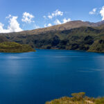 Vue panoramique de la lagune du Cuicocha.
